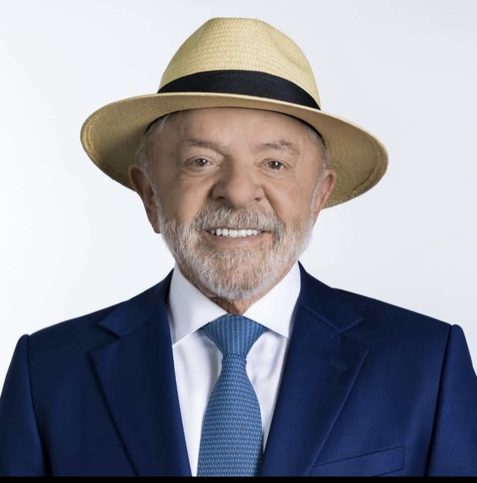 ColetivoSalaPT's tweet photo. ASSUNTO DO MOMENTO NO BRASIL: LULA NO PRIMEIRO TURNO https://t.co/7bJbfOK8ls