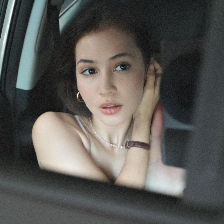 uad3L3's tweet photo. Jadi nanti kalian cari aja foto aku yg ini, sampe mata kalian juling ya 👀. tp pointnnya nanti suka suka aku 🤪. 

udah siap belom? https://t.co/m7dPVM20hA