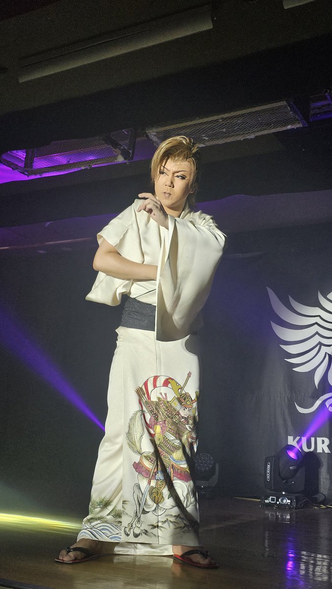 mitinoku383391's tweet photo. #劇団つばさ
#つばさ天晴座長
#千成座
#大衆演劇

素敵な、お着物上がりました😊
天晴座長✨️と
ハンチョウが
飛び交う🍀 https://t.co/mLr3TYYBoh