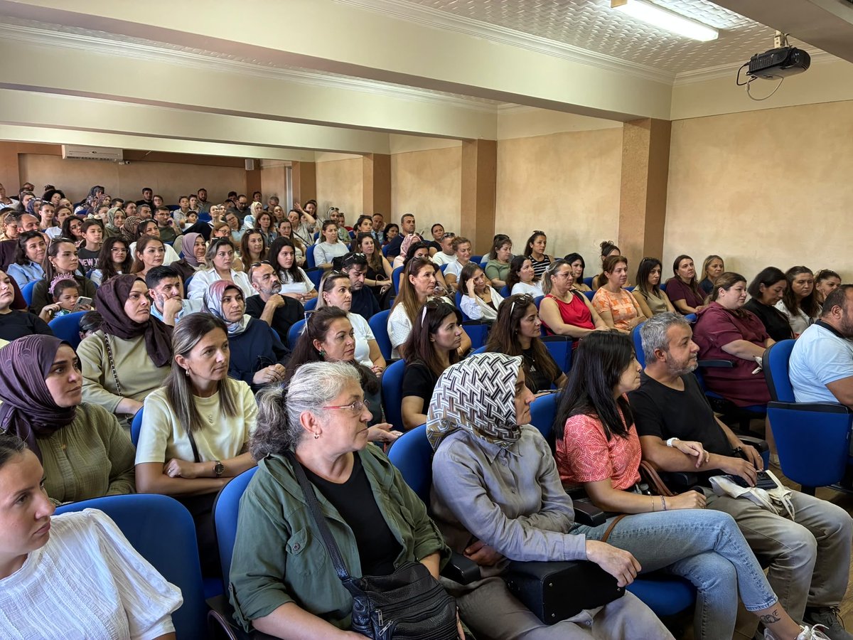 pinhasokulu's tweet photo. Yeni eğitim öğretim yılına merhaba diyen 5. sınıf öğrencilerimizin okula ve yeni öğrenme ortamlarına uyum süreçlerini desteklemek amacıyla 5. Sınıflar Uyum Programımız gerçekleştirildi.
#pinhas 💫
@drazizyeniyol @hete61 @ArslanerIrfan @CorluMem https://t.co/A6wEBT3qki