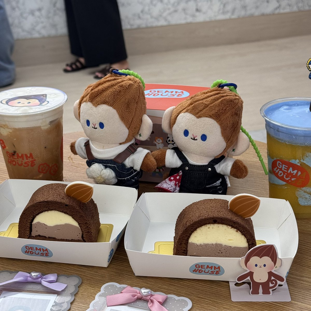 february_gb's tweet photo. โรลเค้กป้อนป้อนอร่อยมากทุกคน จั้นชอบอะกินหมดเกลี้ยงงง 

#Gemmhouse #PONPON https://t.co/rmjghQGMd5