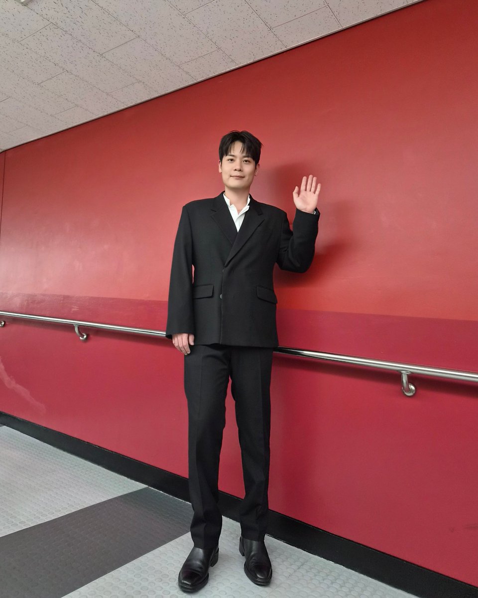 official_lapoem's tweet photo. 2026 더클래식 IN 김해

시원한 가을바람과 채훈의 노래가
잘 어울리는 오늘 밤🌃
채훈 덕분의 귀 호강 제대로 했어요✨️

좋은 추억이 될 수 있도록
자리 만들어 주신 KNN과 
함께 연주해 주신 서희태 지휘자님,
KNN방송교향악단 감사합니다🫶🏻

#LAPOEM #라포엠 #더클래식김해
#유채훈 #YouChaehoon https://t.co/cdIjeGkKX3