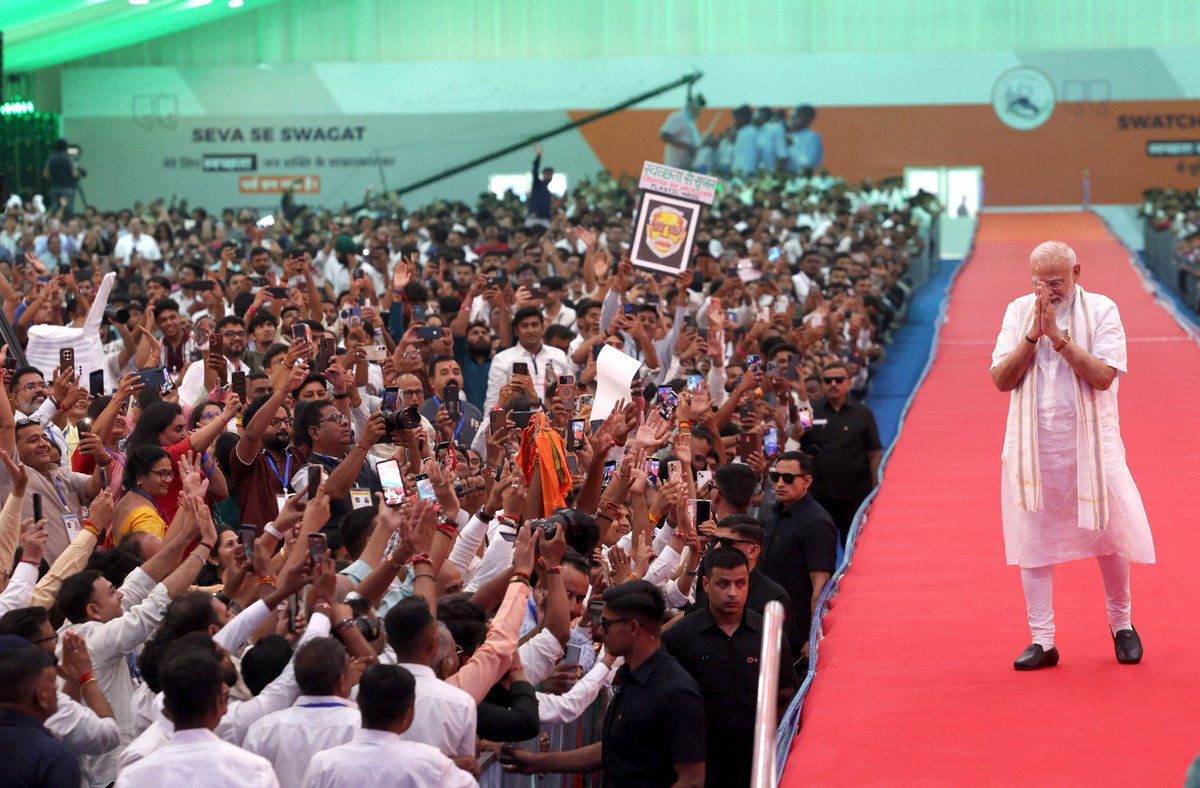 Rahulbharvadbjp's tweet photo. Peak energy. Peak vibes. ⚡

📍 Vadodara

#Namo4ViksitBharat #RailInfra4Gujarat https://t.co/a6uL4NArwh