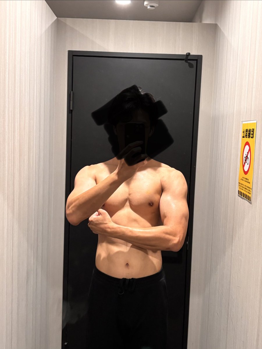 avedan_oshare's tweet photo. おつトレ様です！🏋️
トレッドミルでランニングするから、汗でテカってる！
#筋トレ好きと繋がりたい #筋トレ初心者 #筋トレ https://t.co/pkABFtzMBb