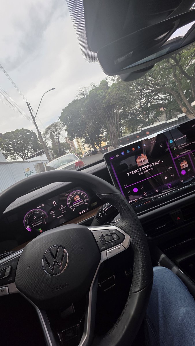 rottenkassa's tweet photo. @joovict14916773 @djaizin @luizfilipecm Sim e pagaria dnv, entenda que carro alemão sempre vai ser carro alemão,  a nova tiguan vem importada da Europa e n tem plastico nenhum por dentro ( carro faz ate massagem ) ja andei em mais da metade dos q vc falo ai e nd se compara, e ta fazendo 8,5 na cidade aq https://t.co/pTatCjw5ua