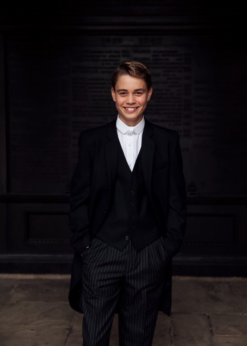 Whisperscrown's tweet photo. 🚨 BREAKING: Kensington Palace has released three beautiful new official portraits of Prince George in his Eton College uniform. 💙

Taken by royal photographer Matt Porteous, the photographs mark the 13-year-old Prince’s first day at Eton.

That smile.

The hands tucked confidently into his pockets.

And those famous Eton tails once worn by his father. 🥹

Just this morning, we watched Catherine and William walk their son through the rain toward his new school.

Now, seeing George standing there in his uniform makes the moment feel even more real.

The little boy with the blue backpack has grown into such a handsome and confident young man.

A new chapter has officially begun. 👑💙

Friends, which of these three portraits is your favorite?

📸 Matt Porteous/Kensington Palace

#PrinceGeorge #EtonCollege #PrinceWilliam #PrincessCatherine #PrinceAndPrincessOfWales #RoyalFamily #FutureKing #BritishRoyalFamily #RoyalPortrait #RoyalNews #WhispersOfTheCrown #Legacy