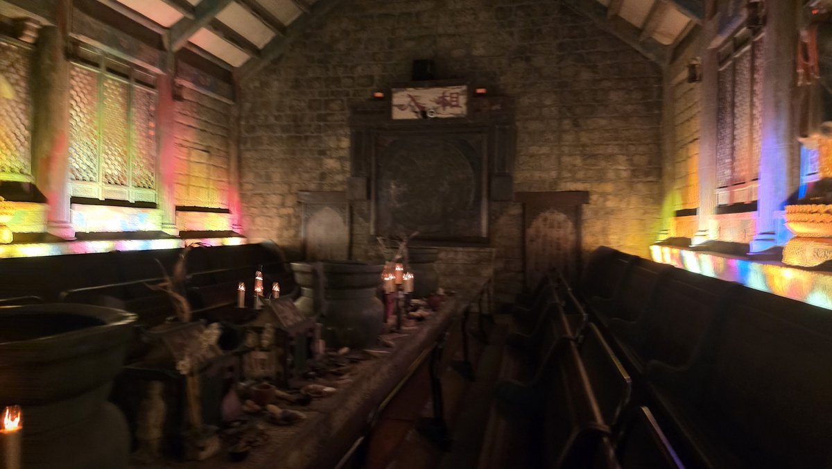 AshesOfBK's tweet photo. OK that takes the cake from Merlin's Magic Castle as more bizzare madhouse preshow https://t.co/Li2P0lGkFS