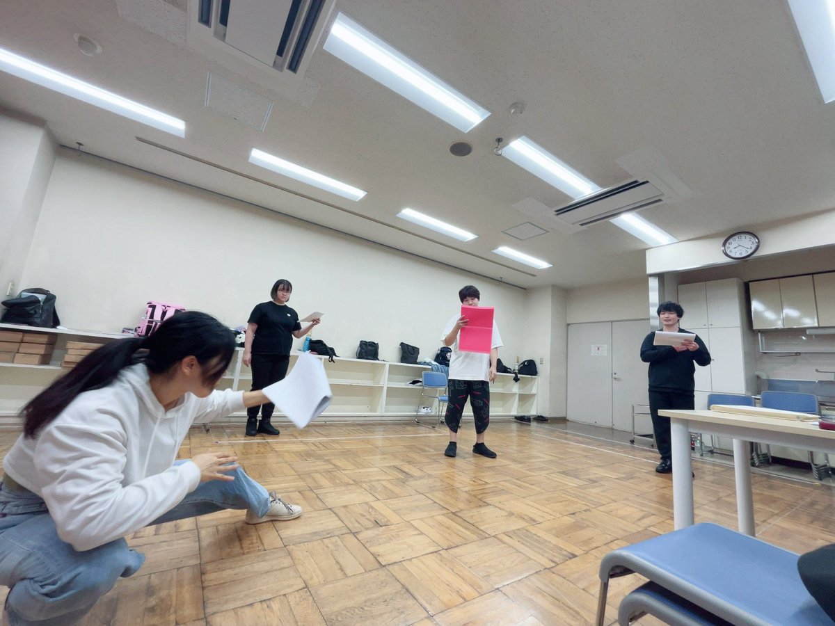Tao_Huziyasu's tweet photo. #そのやく お稽古でした！
荒立ちで全シーン付け終わり👏🏻

仕事や現場でしばらく参加できてなかったけどなんとか追いついた…
頑張るんだ私…まずは台詞と段取りを覚えるのだ…！

1ヶ月後には本番です！！ひー！💦
頑張るんだ私！！

ご予約🎫https://t.co/ZfA7qkzfn1
配信🎞️https://t.co/lss456uG0g https://t.co/Vo5ddANLcU