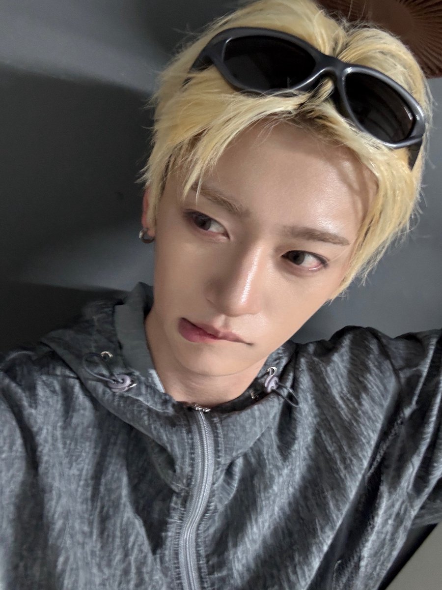 WHIBJAPAN's tweet photo. 260902 Weverse Post 🆙 

[#JAEHA]

🕶️

#WHIB #휘브 #フィブ
#재하 #ジェハ https://t.co/bqBpoJbNM9
