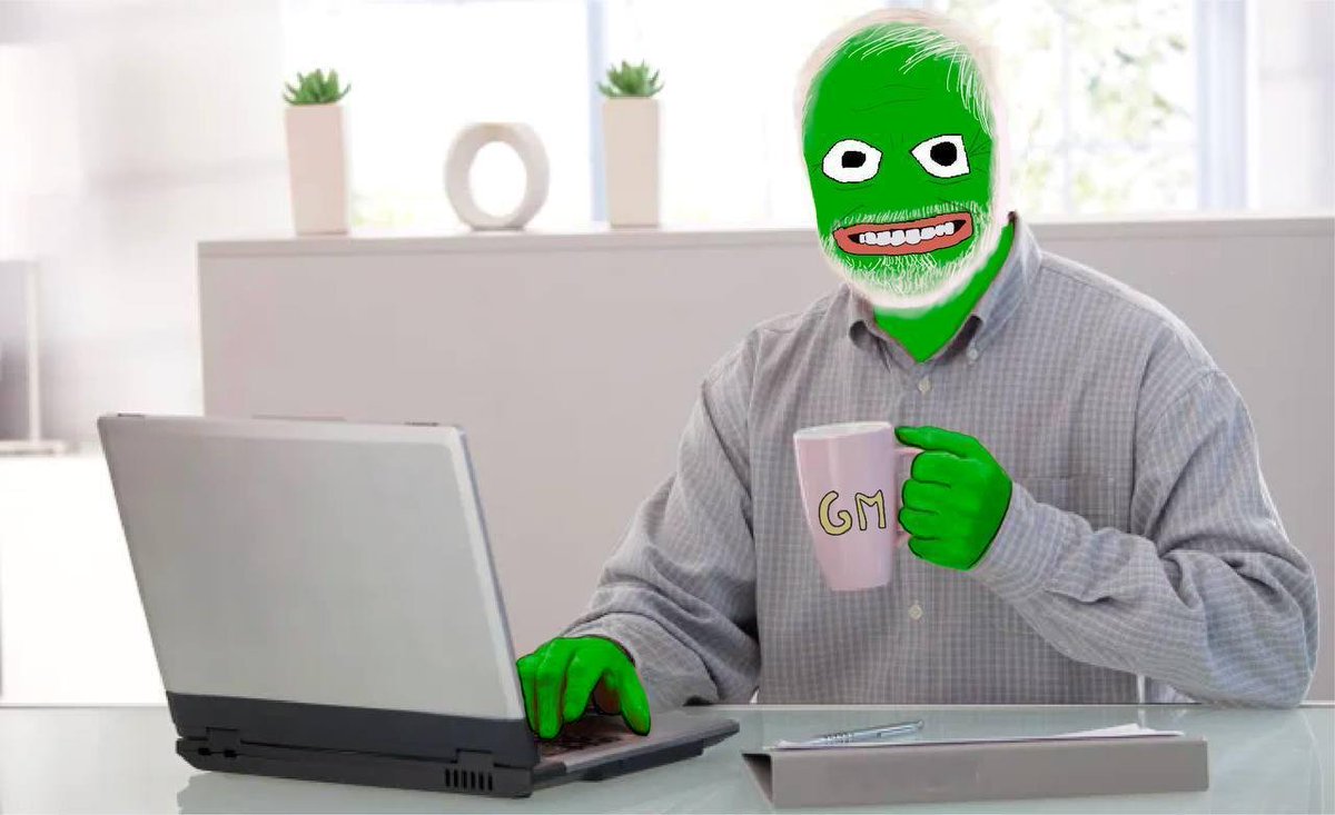 daumenonsolana's tweet photo. GM. Busy doing important internet things. https://t.co/PgH7yfsdMl