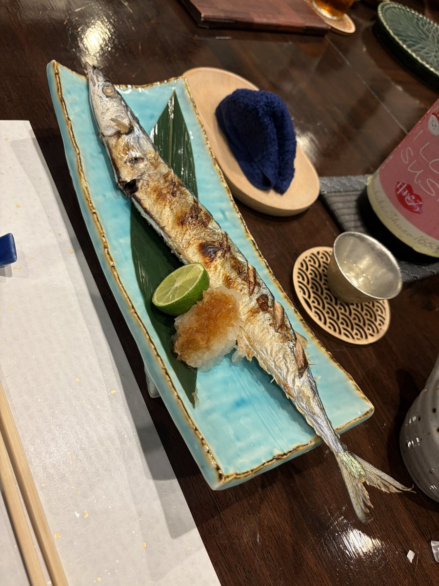 beruko_sake's tweet photo. 秋を感じる日々！！
天吹のボトルって可愛いよね！

秋刀魚はまだ細め！！
小肌は食べ納め！！

#すりーぴんと一緒
#喰うり
#食うり https://t.co/0VOgpgRRjJ