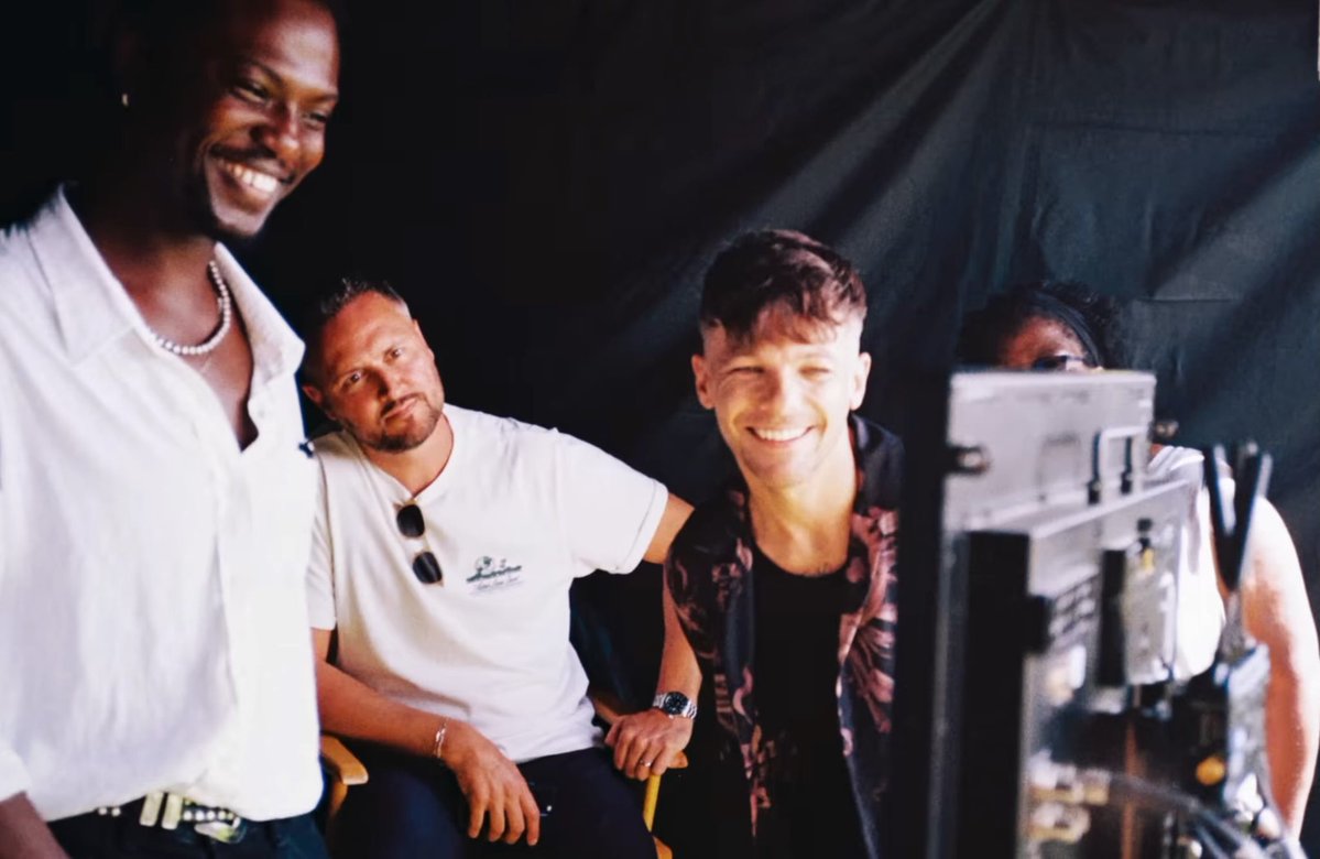 LouisWT91World's tweet photo. 📸| Louis Tomlinson behind the scenes of Lemonade MV 🍋

via emmanueladjei_ https://t.co/Huee0dVDsr