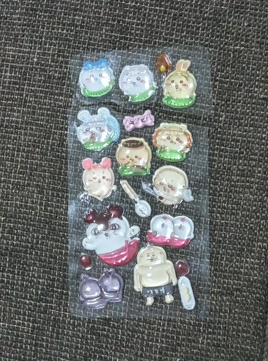 Re_rain_k's tweet photo. 入場特典で1人1枚もらったのに大事に取ってた私のボンドロシールがいつの間にか娘に切られてこのザマーーーーーーー

あといつの間にか旦那垢が外人に乗っ取られてて草 https://t.co/drGjQzerXg