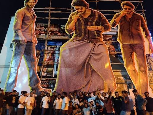 urstrulySKTH's tweet photo. @BengaluruMBFC @urstrulyMahesh 1st 3 cutouts with garlands for a Telugu hero at Bengaluru for #Gunturkaaram Release @Tirumala theatre, Agara by @BengaluruMBFC on JAN 12th 2024 https://t.co/AEdDw3CUBc