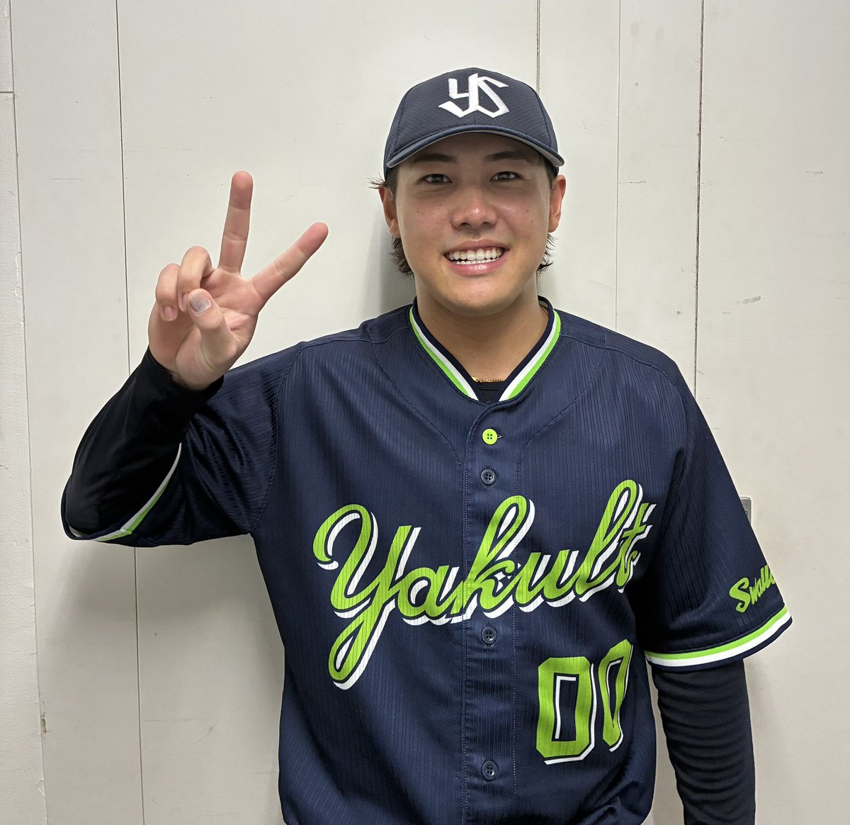 swallowspr's tweet photo. 本日のヒーロー⭐️
延長に入り、貴重なタイムリーヒットを放った
#赤羽由紘 選手
#swallows #燕心全開 https://t.co/GSoQ0vuC1c
