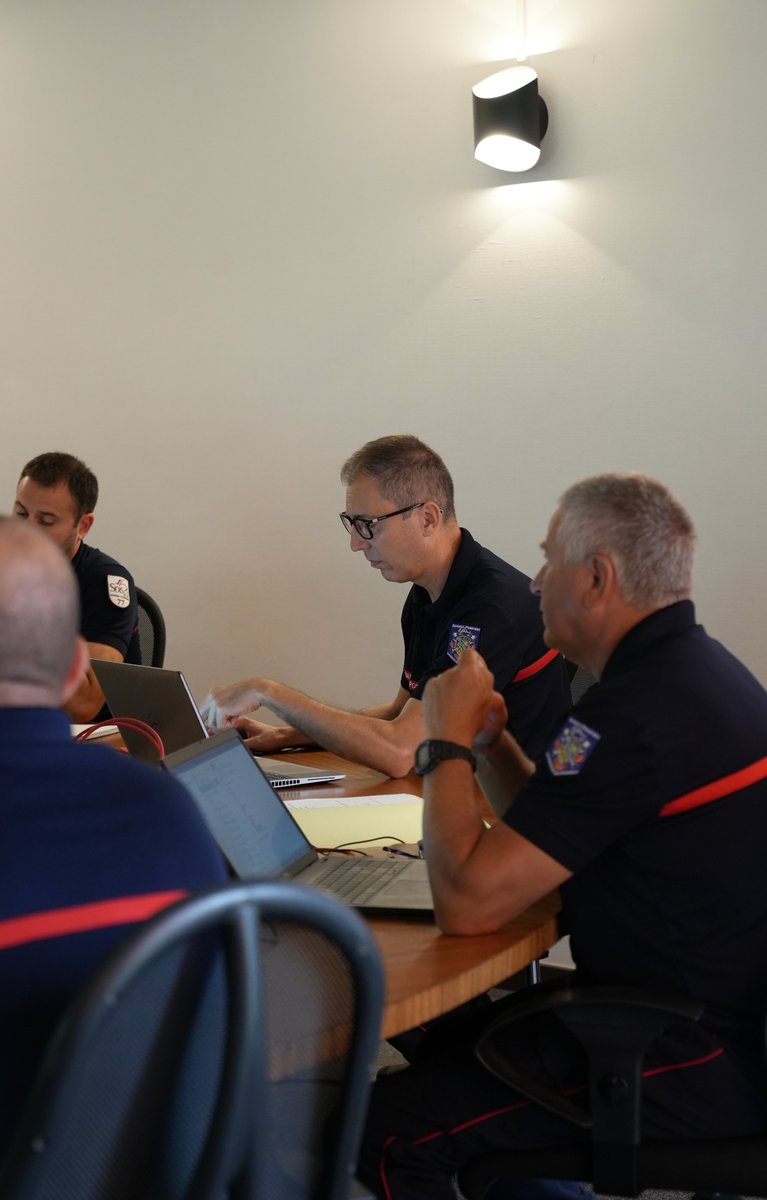 sdis91's tweet photo. 🚒 Aujourd’hui, l’école départementale d’incendie et de secours de l’Essonne a accueilli les responsables volontariats des SDIS d’Île-de-France. Suite aux #FeuxDeForêt et à un été particulièrement chaud, le #volontariat est au cœur des préoccupations. https://t.co/MbMBdJwHJ0