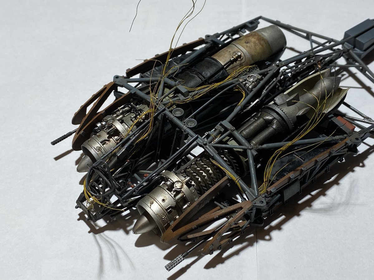 miow1184538's tweet photo. I finally got the upper and lower fuselage sections joined together. I’m aiming to build the Ho 229 as an unfinished aircraft, so I drilled two holes in the instrument panel and added a large number of cables to emphasize the unfinished look. https://t.co/6mt5h0yI0U