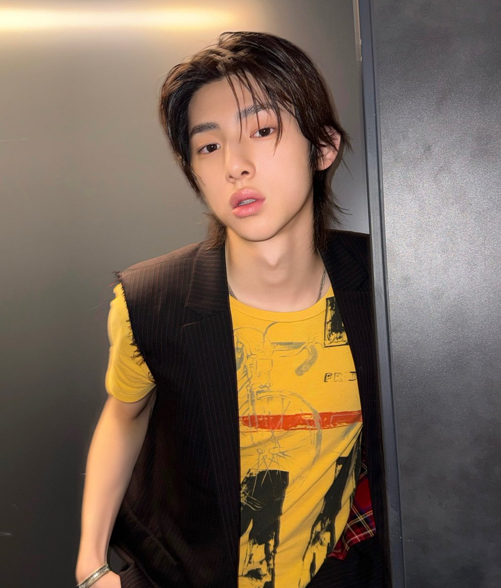 wooswags's tweet photo. ????? excuse me sir???? https://t.co/14AEknZMKm
