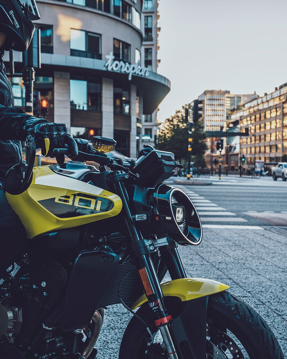 HQV_MotoUK's tweet photo. The Vitpilen 801.
Clean lines, purposeful engineering and performance that makes every journey one to remember. https://t.co/Qu75ceH7g0
#Husqvarna #GoRide #RideHusqvarna #Vitpilen801 https://t.co/K43sfQsJn2