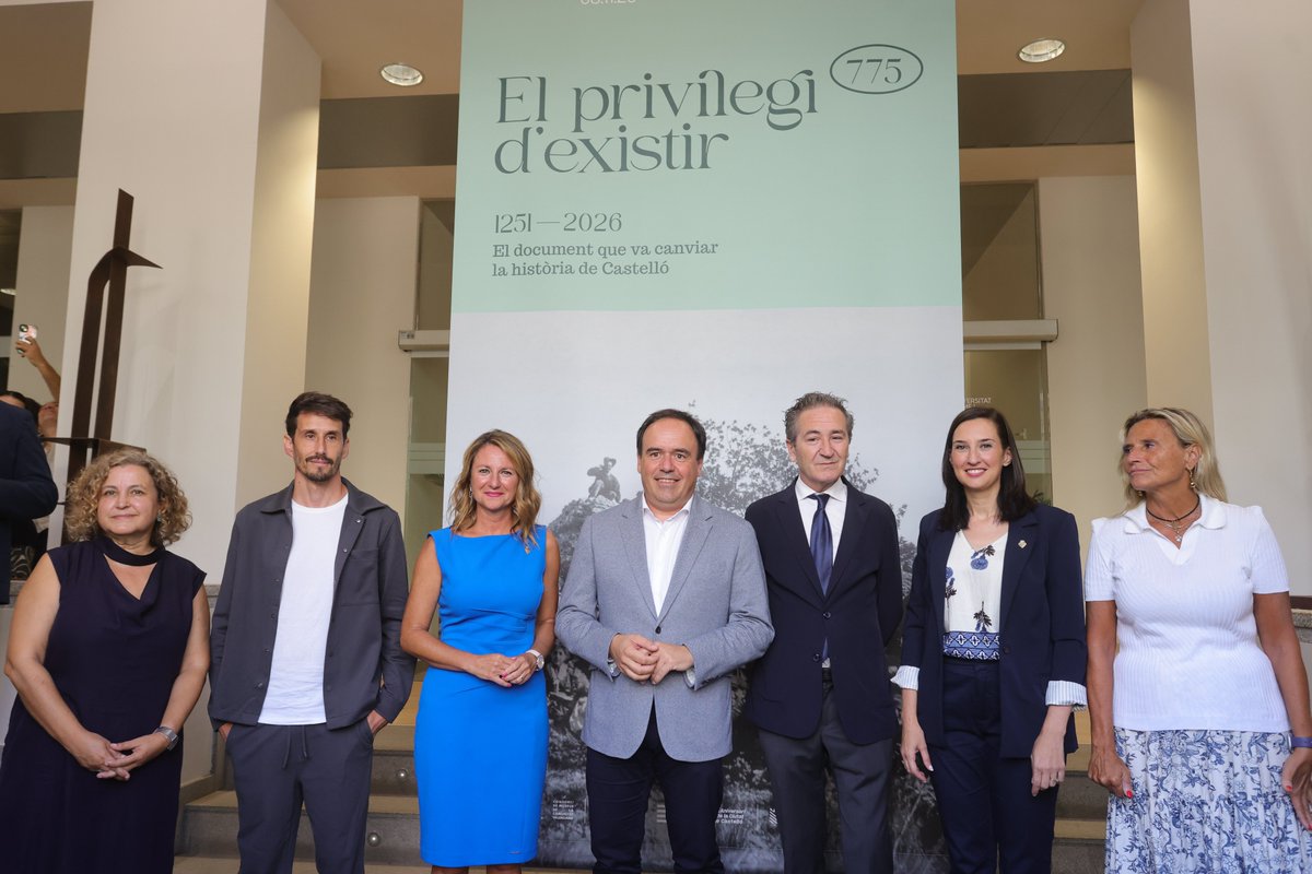 generalitat's tweet photo. 📷📜  El president de la Generalitat, @JFPerezLlorca,  assistix a la inauguració de l'exposició ‘El privilegi d’existir 1251-2026. El document que va canviar la història de Castelló’, amb motiu del seu 775 aniversari

📢 Ressalta el compromís del Consell amb el present i el futur de la ciutat amb inversions estratègiques per a continuar desenrotllant tot el seu potencial

🔗 https://t.co/JjWhxT5nNC