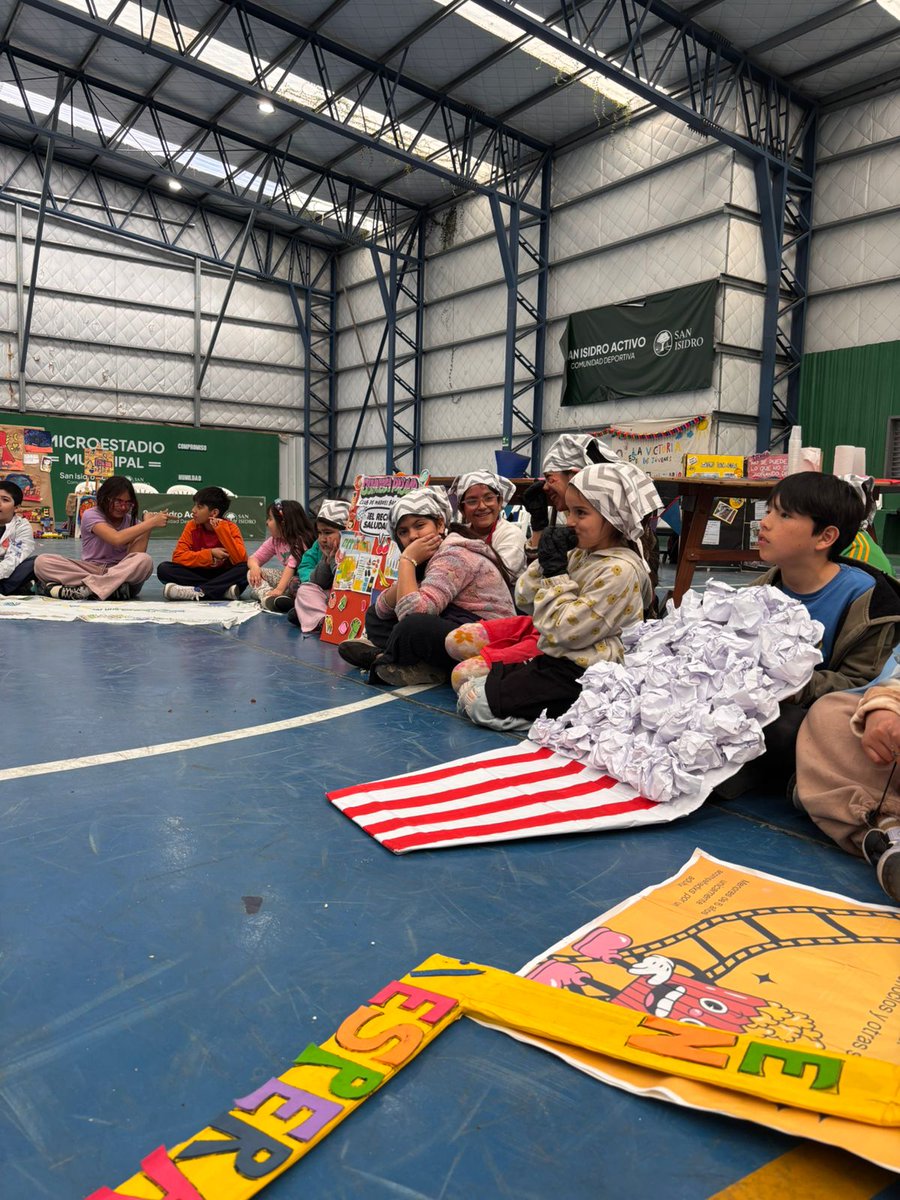 OrgNinezBA's tweet photo. 🌈Decisión Niñez continúa con sus asambleas zonales 

🙋‍♀️🙋‍♂️ En Azul, Tres Arroyos y San Isidro, chicas y chicos presentaron sus proyectos y propuestas para transformar sus comunidades.

🗳️ Ellos y ellas eligen los proyectos que serán financiados por la Provincia. https://t.co/qUwXvjRs2Q