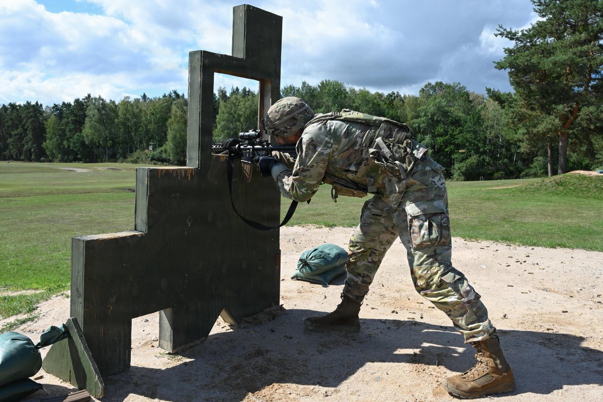 Bullseye. Marksmanship still matters.

Soldiers from the 18th Combat Sustainment Support Battalion trained on the M4 qualification range at Grafenwoehr, sharpening a core Soldier skill readiness depends on.

#ThisIsUSAREURAF | #Team21 | #21stTSC | #7thATC | #EuropeAfricaReadiness https://t.co/RRbZ6Mfbmq