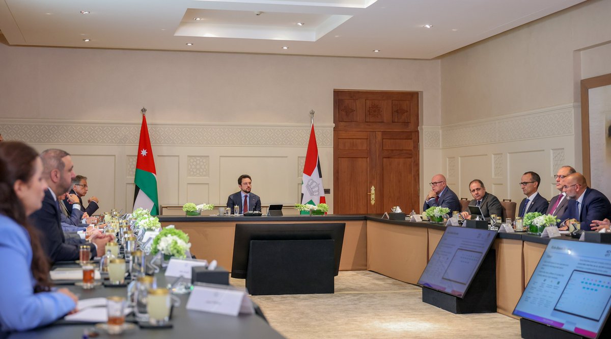 RHCJO's tweet photo. His Royal Highness Crown Prince Al Hussein chairs a regular meeting of the National Council for Future Technology, and reviews the Council's plans and projects, including the "Sanad for Business" application, stressing the importance of providing the services required by Jordanian businessmen and citizens on the app.
#Jordan