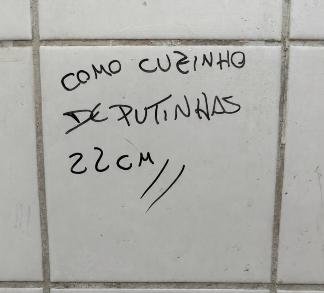 MorenoBi_Sts's tweet photo. Sexo em todo lugar! Banheirão público  dá muito tesão! Sinta este prazer! #BBC #gaysantos #gaypass #baixadasantista https://t.co/EeDQj6hINm