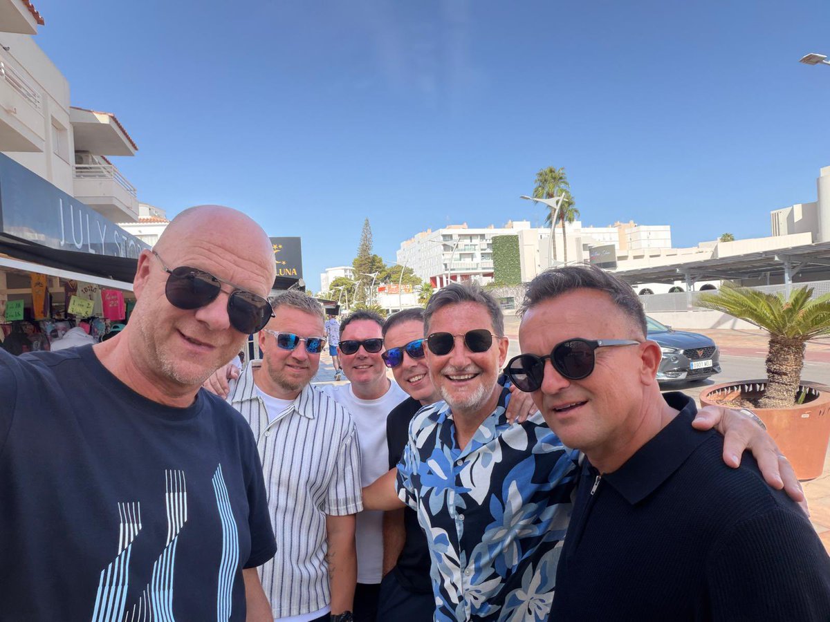 leeavy's tweet photo. Safe to say Ibiza is rocking againβ¦
Incredible time @ushuaiaibiza watching @davidguetta absolutely smash it last night β₯οΈπΊπ»
#HavingFunWalkingOnHands
#CancerCanDoOne https://t.co/4n9Rio2pDb