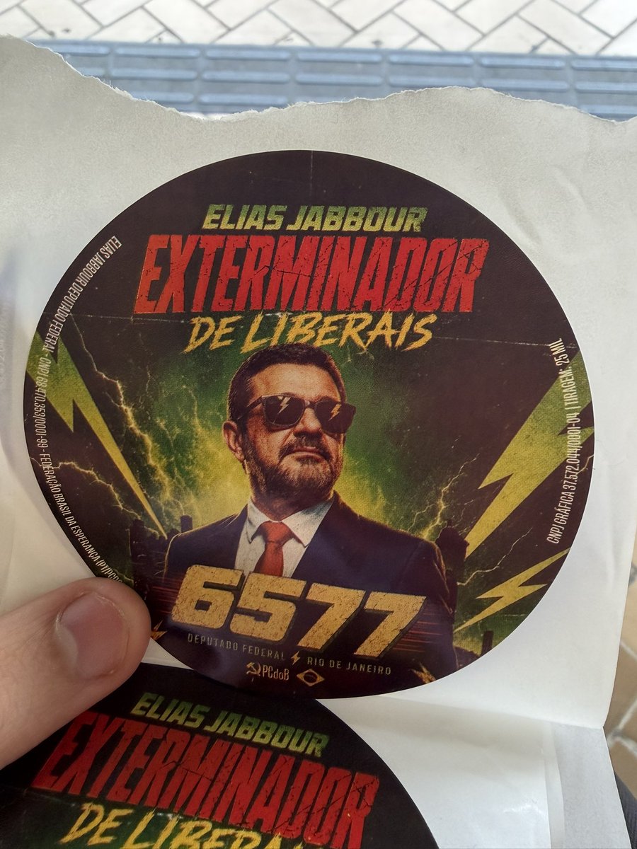 felizsozinh0's tweet photo. acabei de dar de cara com o elias jabbour na rua e ele me deu este adesivo q isso https://t.co/ixpn4oT4As