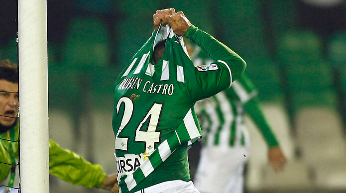 DRNBDPRT's tweet photo. No es un tuit muy original, pero en días como el de hoy se merece cada mención que reciba. 

Rubén fue la definición máxima del Manquepierda sobre el verde y uno de los puntales que sostuvo el club cuando más se tambaleaba. 

Pasan los años, pero el agradecimiento será eterno. https://t.co/YBdxplyG1i