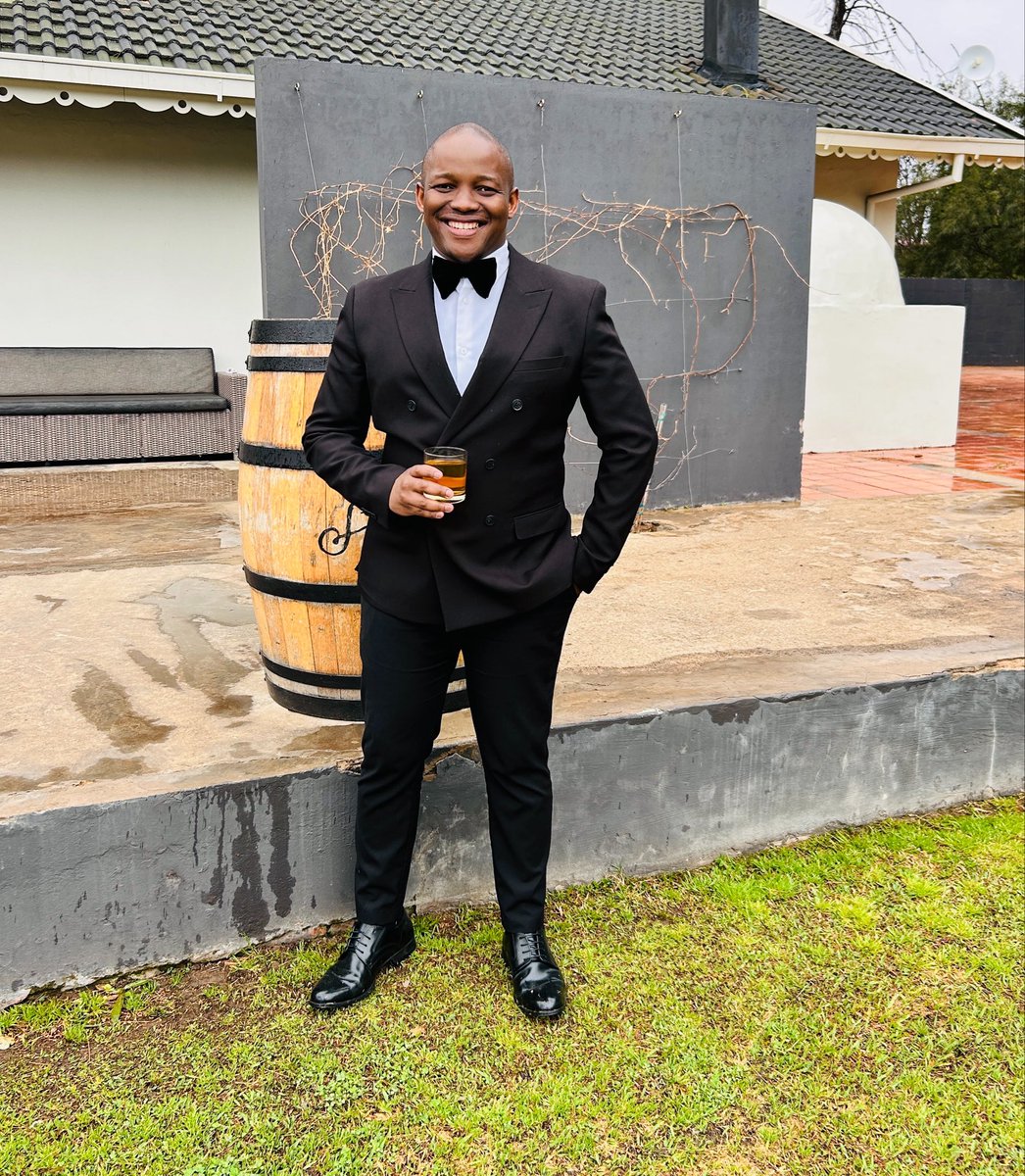 SiyabongaOnX's tweet photo. The researcher 🤓                            The research 📑 https://t.co/b1i2WSO0MQ