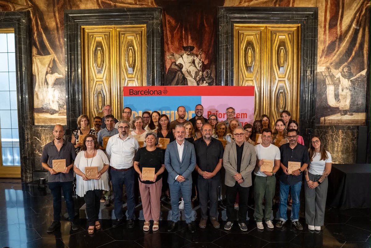 Fund_Acollida's tweet photo. Avui celebrem el reconeixement a les entitats socials que treballem per la #inclusió i el dret a l’#habitatge a Barcelona. 

Sumar esforços és clau per garantir drets i construir una ciutat més inclusiva.🏠🤝

https://t.co/WZWX6PdUCK #CapPersonaExclosa https://t.co/Xb6p3oKCZ7