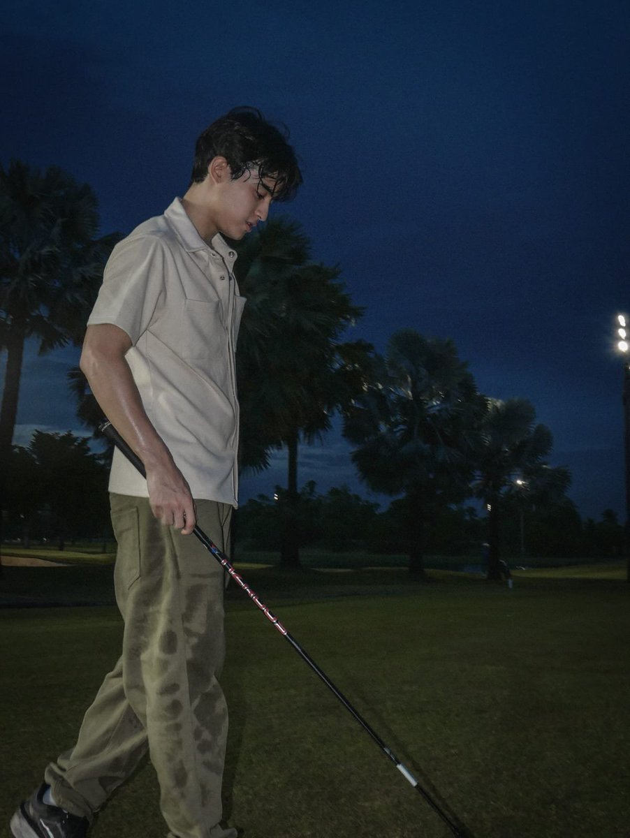 JeffBarcodeBR_'s tweet photo. 📷 08.09.26 ♡ IG Feed ♡ @.barcode.tin

Ele foi jogar um golfe após a corrida e é perfeito em tudo que faz 😍

Legenda: Após a corrida

#barcodetin #unit @BarcodeTin https://t.co/ZxgeJUmxwT