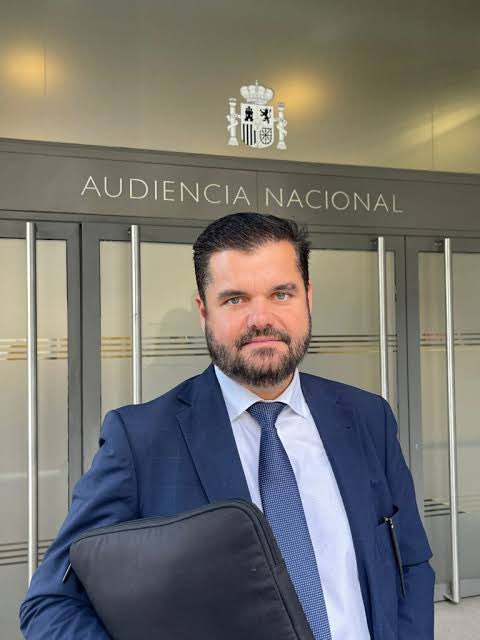 herqles_es's tweet photo. 🇪🇸 | #Urgente Comunicado del partido Iustitia Europa en el que aclaran que su recurso ante el Supremo por la ley de Nietos se presentó antes que el de Vox:

«Ante las preguntas de algunos de vosotros y por precisar correctamente el origen y el orden de las actuaciones:
El procedimiento de IUSTITIA EUROPA ante el Tribunal Supremo es el 1013/2026. 

El de Vox es el 1015/2026.

 La primera denuncia ante la Junta Electoral Central fue la presentada por IUSTITIA EUROPA. Después, IUSTITIA EUROPA fue también la primera formación en recurrir ante el Tribunal Supremo y en solicitar medidas cautelares.

Y las primeras medidas cautelares adoptadas por el Tribunal Supremo han sido las correspondientes al procedimiento 1013/2026 de IUSTITIA EUROPA.

Posteriormente, Vox promovió su propio procedimiento, el 1015/2026, y formuló también su solicitud cautelar.

Por tanto, conviene dejarlo claro: IUSTITIA EUROPA abrió esta vía ante la JEC, fue la primera en llevarla al Supremo, la primera en pedir cautelares y las primeras cautelares adoptadas han sido las de IUSTITIA EUROPA».