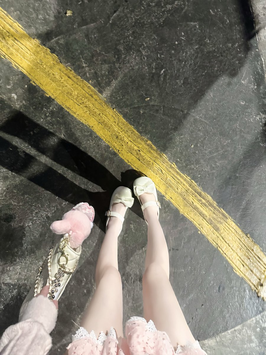puppydollo's tweet photo. 鞋子好看吧 https://t.co/OdEczsDj5a