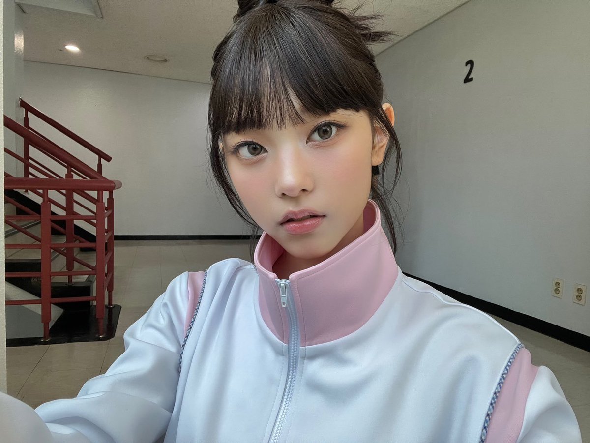 greynkhr's tweet photo. 강해린 일자턱 너무 좋아 화려한 이목구비와 근본 하관의 조화가 진짜 미쳤음 https://t.co/xmjIB1IgEc