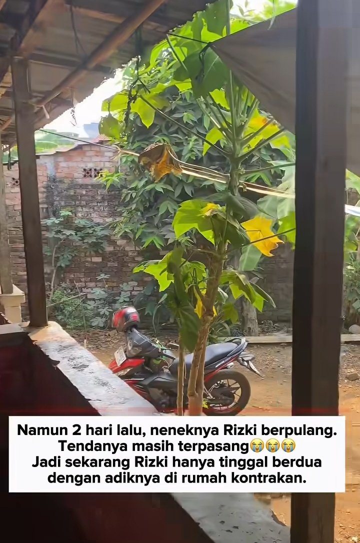 LiaAfri03881071's tweet photo. Rizki bingung bagaimana
biaya kontrakan,sekolah dan biaya hidup
Yuk teman2 share sebanyak2 nya
Semoga Rizki &amp; adiknya
segera dapat bantuan🤲🤲
😭😭😭😭
cc: anita.souvenirs https://t.co/wvvwAgQEXa