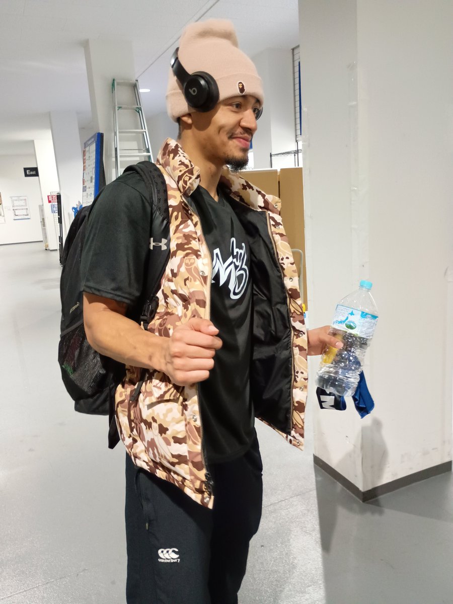 LBI_SV's tweet photo. プレシーズンマッチ、応援ありがとうございました！本人体感で25点くらい？とのこと笑。実はちょっと病み上がりだったので抑え気味にと話していましたが始まるとスイッチオン🔥良いスタートに気分上々で金沢に戻ります🤘

#マークバートン #金沢サムライズ https://t.co/CIkfUXJlYN