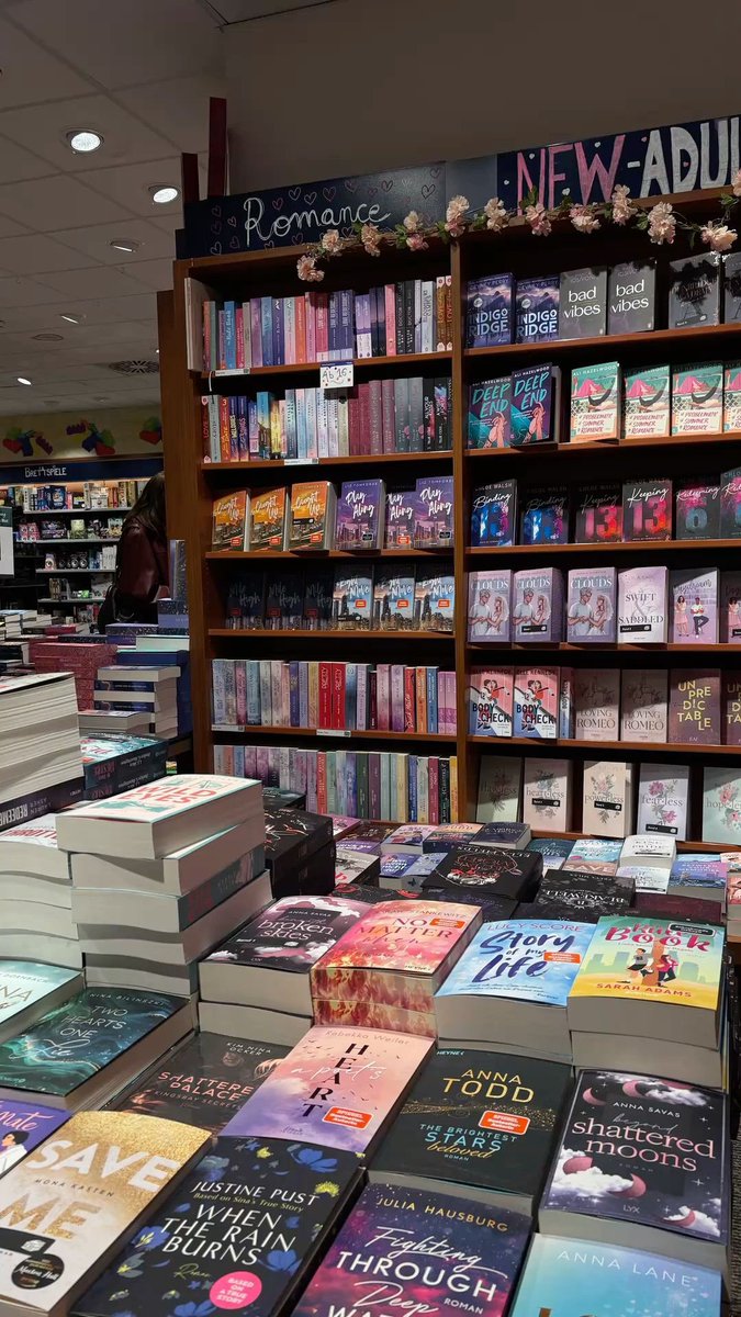 Aurielle007s's tweet photo. You will always see me in a bookstore 📚 https://t.co/UGlSqCN1vU