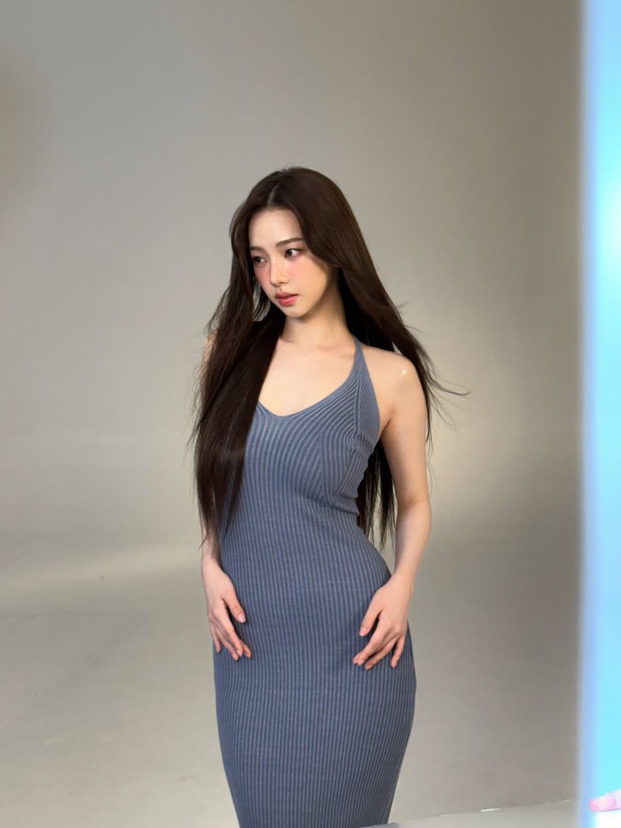 jimibyu's tweet photo. if being gorgeous is all i can do, then i guess i'll make it look effortless. i don't need to say much when the way i carry myself already speaks for me. https://t.co/U4vcxjxz8l