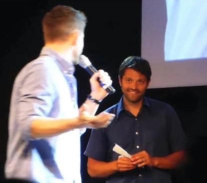 corruptdtouch's tweet photo. I call that Misha’s “jensen” smile 🥲 Misha’s generally so good at having his guard up in public but sometimes it will falter, just for a second, and he’s just as loud as Jensen in those moments 😪 https://t.co/IIps4HI8m0