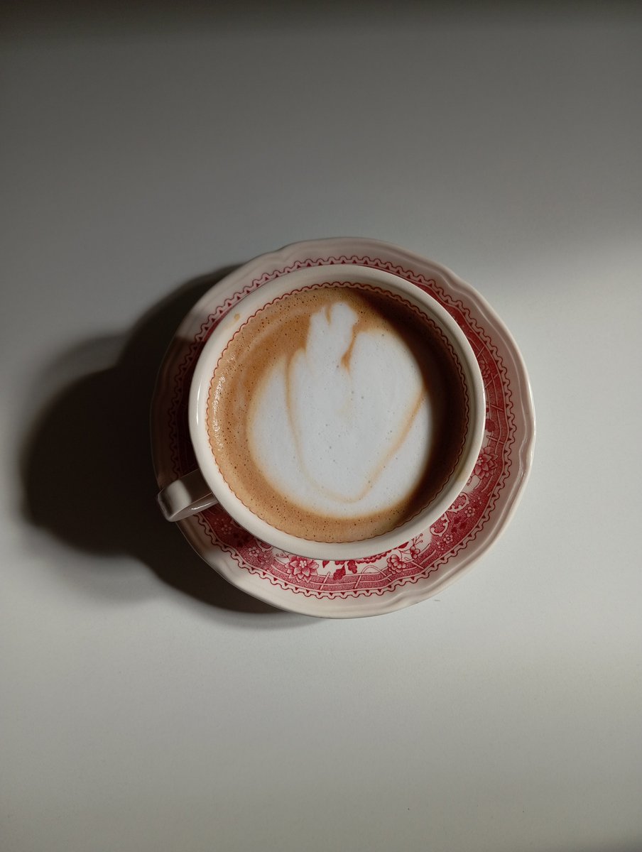 Nurevan58053573's tweet photo. İlk latte art denemesi...☕🌸 https://t.co/CkNwf09RN4