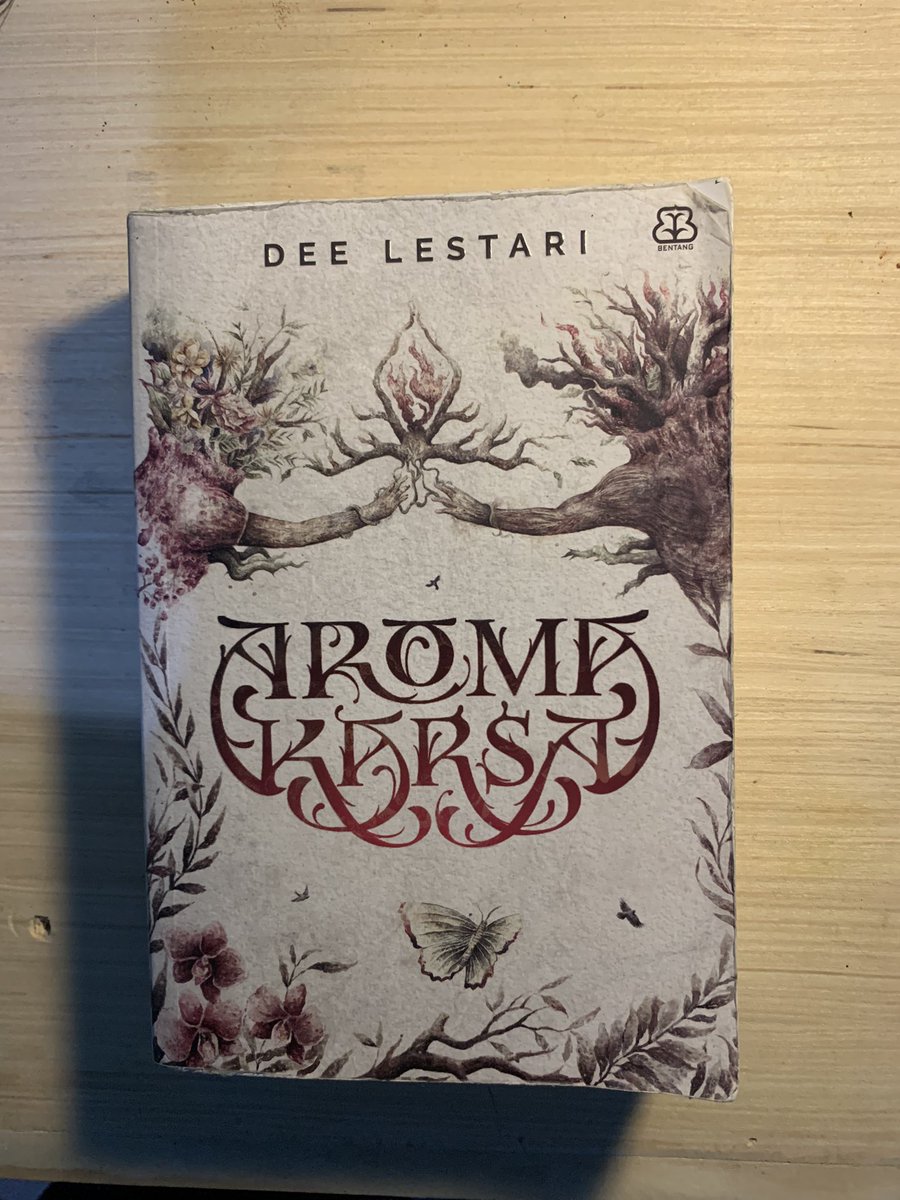 txtfrombook's tweet photo. LOVE THIS BOOK SO MUCH! Yang mau coba baca buku fantasy tipis-tipis ini cocok banget sih, dijamin ketagihan pengen baca buku fantasy lain🫢🤏🏻 https://t.co/ZW8A30LB5G