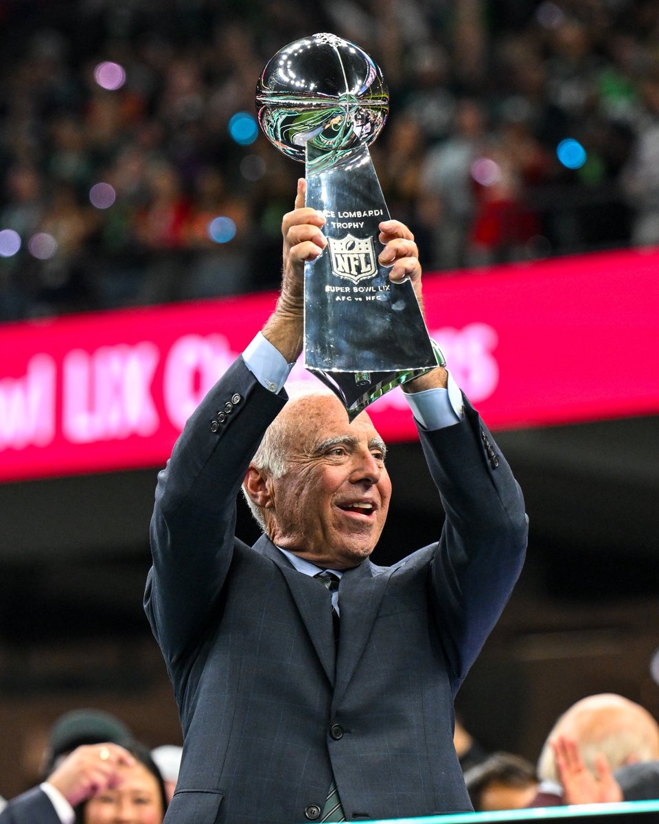 Eagles's tweet photo. Wishing Owner Jeffrey Lurie a happy birthday! 🎉 https://t.co/aZTsBNvRUz