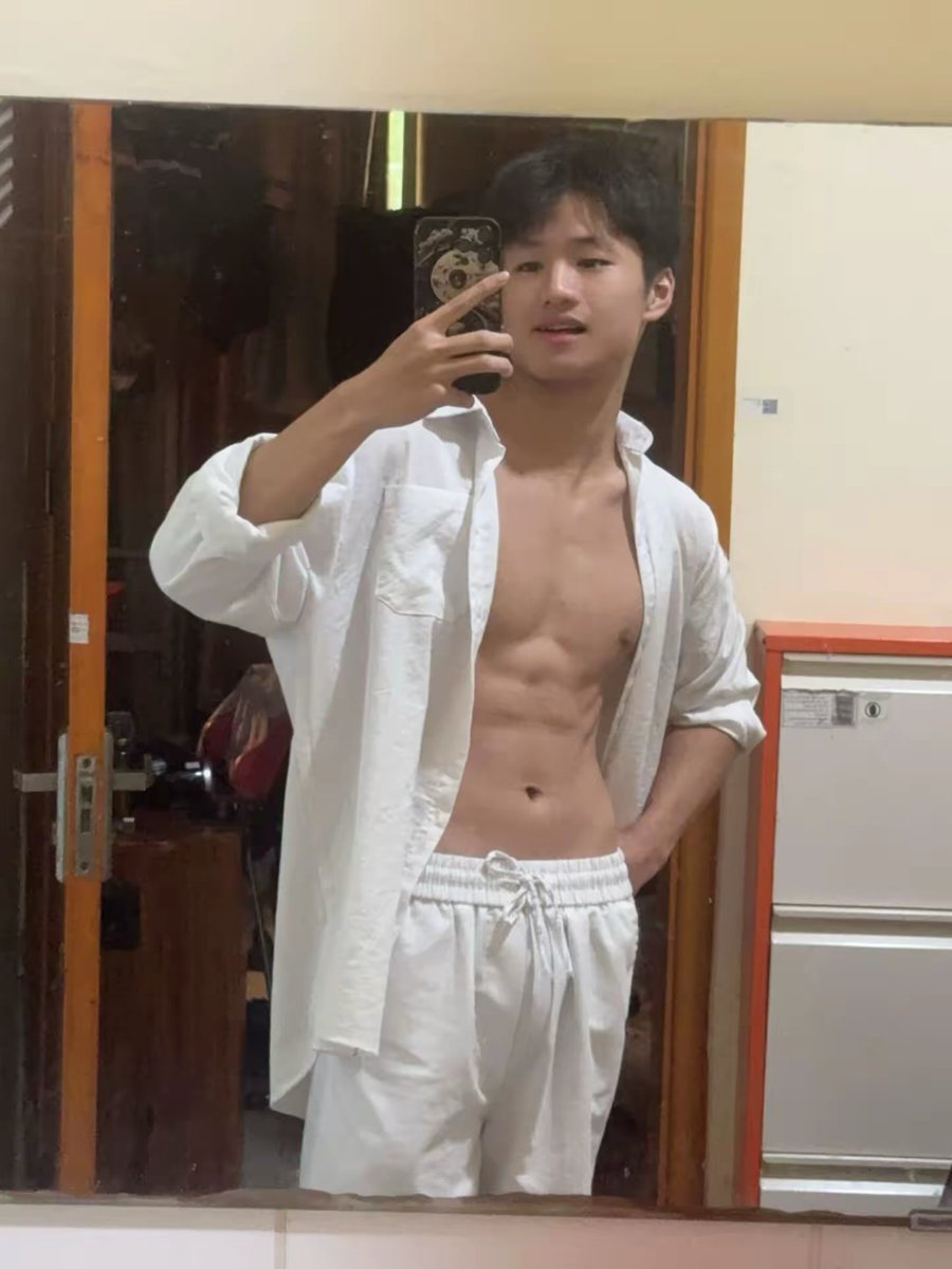 nohff06's tweet photo. Thư sinh áo trắng 🐧 https://t.co/zkvITgz4mt