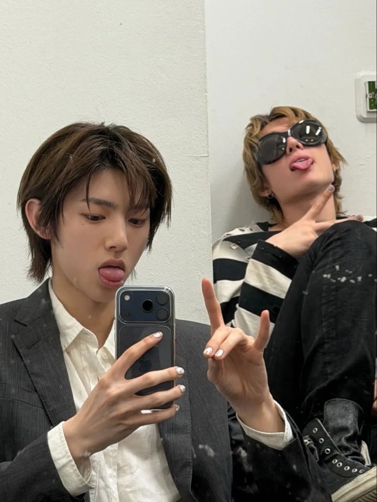 ohmyshizaa's tweet photo. Everything points to this being intentional, even if I can't officially prove it

#marhoon https://t.co/DoCJ7yEj3b