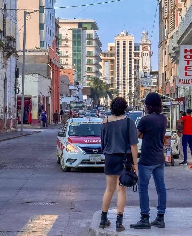love_veracruz_'s tweet photo. Que hoy en Veracruz. México o donde te encuentres te sorprenda la vida con una buena noticia, una llamada inesperada, un abrazo sincero, un momento de paz o simplemente con la dicha de estar aquí con salud. Buenos días mi gente jarocha. Ánimo que lo mejor está por llegar. https://t.co/u90jyzVlyO
