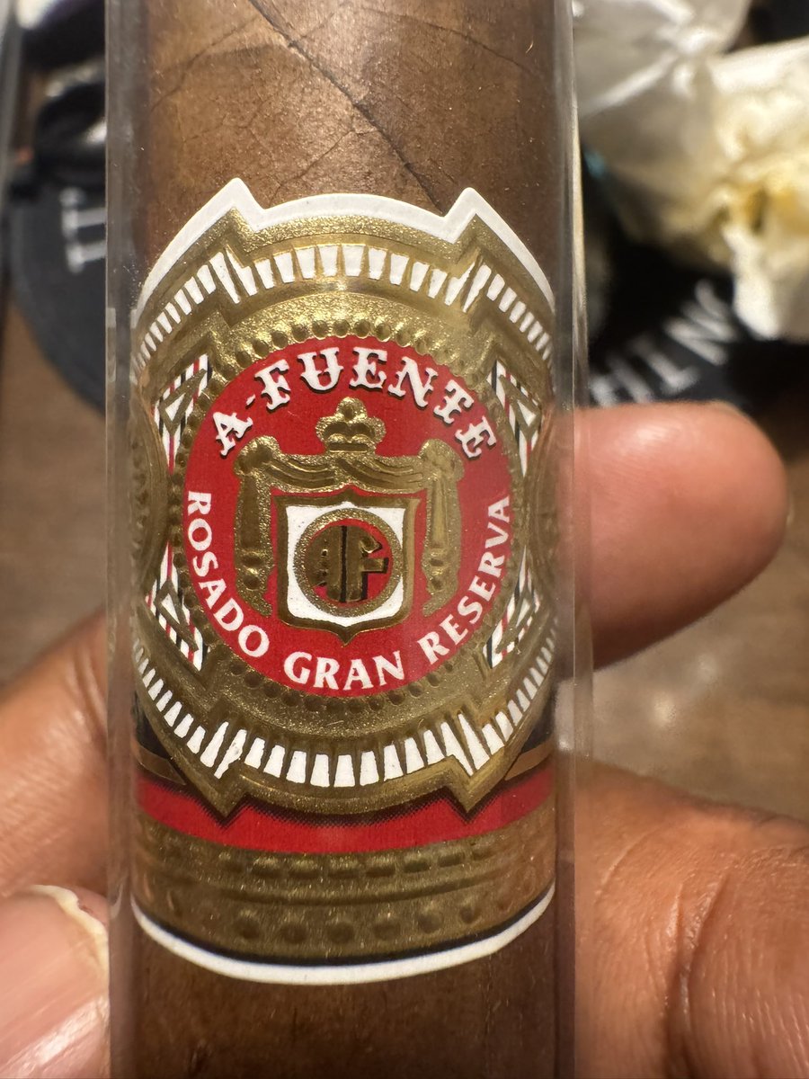 Horacehoss1's tweet photo. “The Arturo Fuente Rosado Sungrown Magnum R Super Sixty is a 6-inch by 60-ring gauge Gordo handmade in the Dominican Republic.

Rating: Awarded a 91-point rating by Cigar Aficionado.

Absolutely delicious cigar!!!!!! Anytime it says Rosado and by Arturo Fuente. Get it!!!!! https://t.co/JEsiHvbQh7