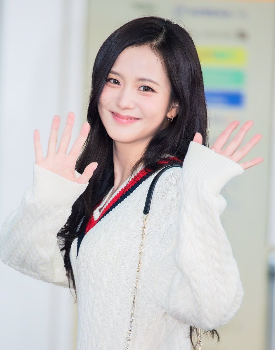 thatgirl_JISOO's tweet photo. 11 years later 🪄 https://t.co/xkR5qJcW0P